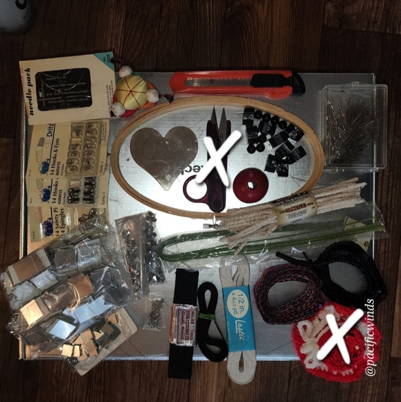 20+ ITEMS! LOT OF MIXED SEWING / CRAFT NOTIONS - Picture 4 of 14